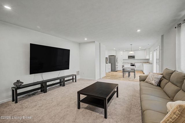 17809 Bridle Run Dr, Louisville, KY 40245