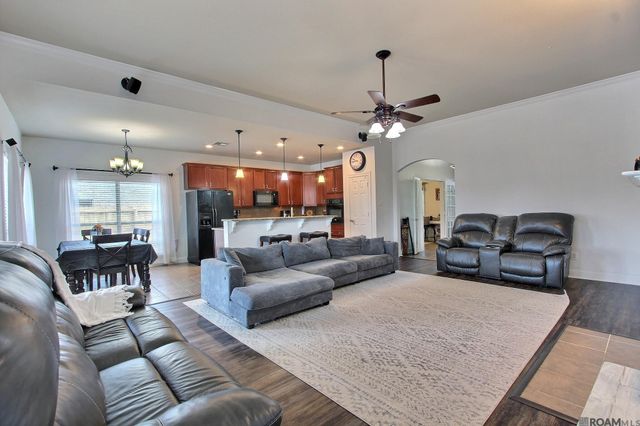 41240 Colonial Dr, Sorrento, LA 70778