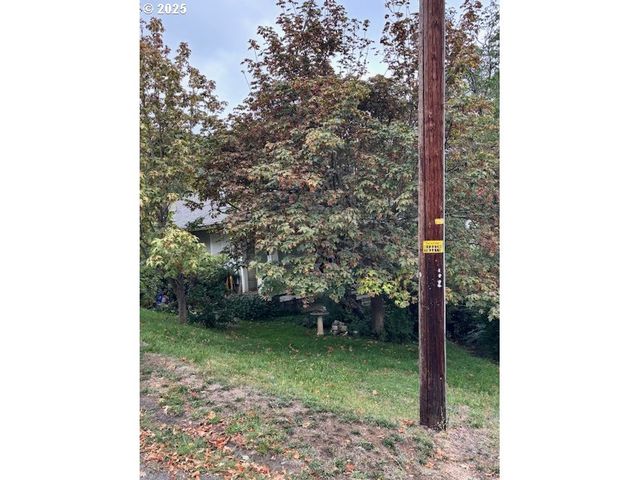 1218 Ne KLAMATH Ave, Roseburg, OR 97470