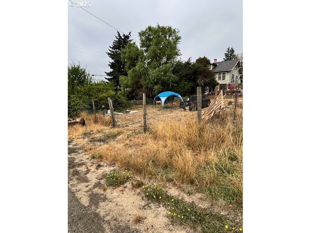 1218 Ne KLAMATH Ave, Roseburg, OR 97470