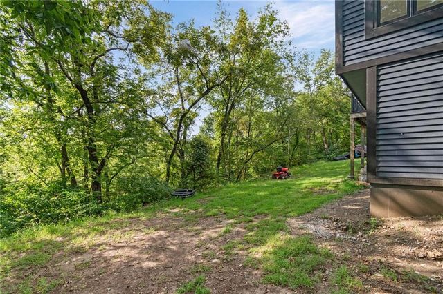 9051 HILLVIEW Drive, De Soto, KS 66018