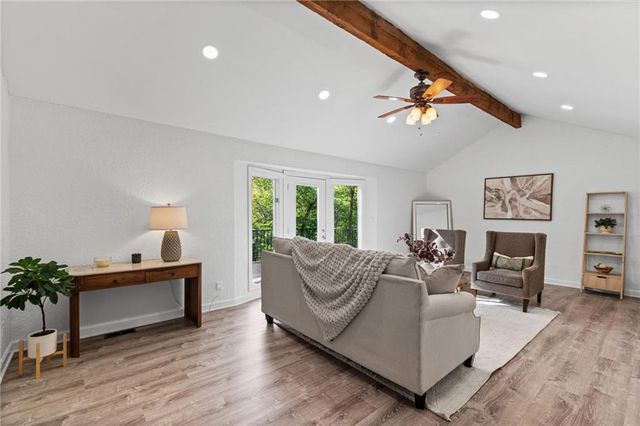 9051 HILLVIEW Drive, De Soto, KS 66018
