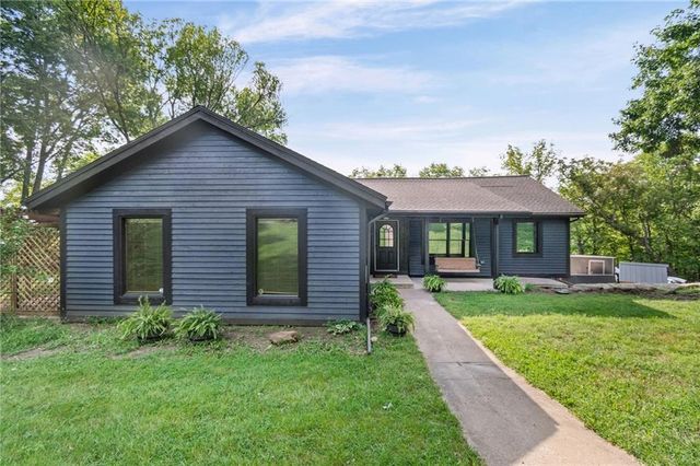 9051 HILLVIEW Drive, De Soto, KS 66018