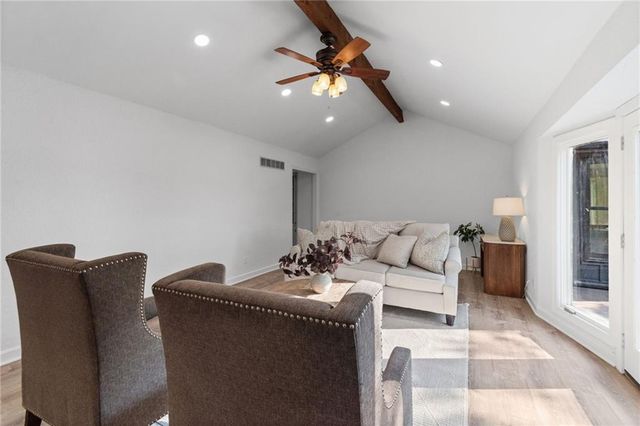 9051 HILLVIEW Drive, De Soto, KS 66018