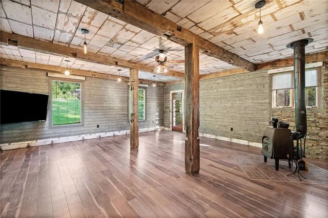 9051 HILLVIEW Drive, De Soto, KS 66018