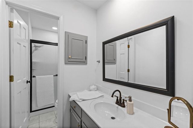 9051 HILLVIEW Drive, De Soto, KS 66018