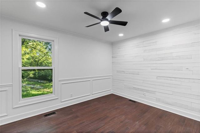 9051 HILLVIEW Drive, De Soto, KS 66018