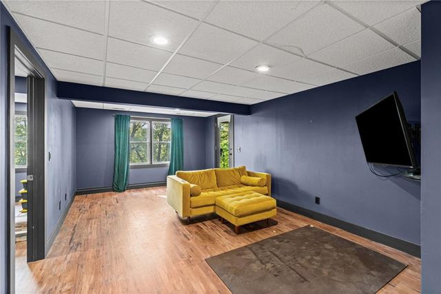 9051 HILLVIEW Drive, De Soto, KS 66018