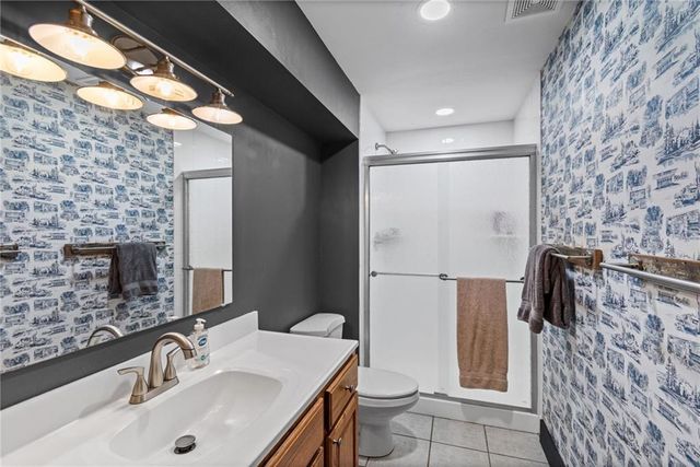 9051 HILLVIEW Drive, De Soto, KS 66018