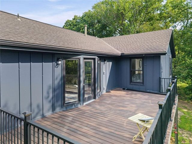 9051 HILLVIEW Drive, De Soto, KS 66018