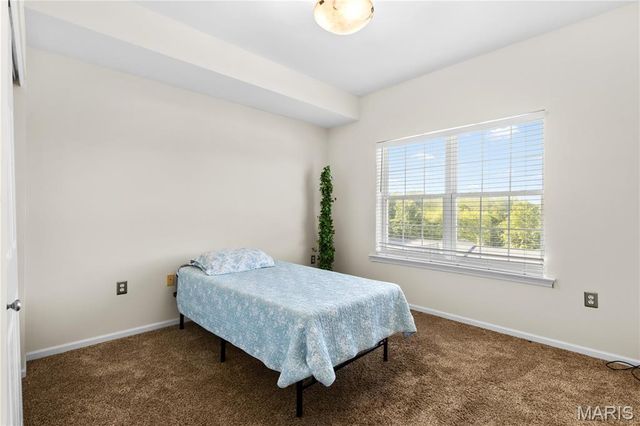 1 Monarch Trace Court 303, Chesterfield, MO 63017