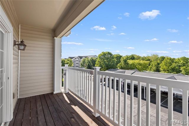 1 Monarch Trace Court 303, Chesterfield, MO 63017