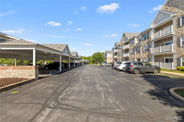 1 Monarch Trace Court 303, Chesterfield, MO 63017