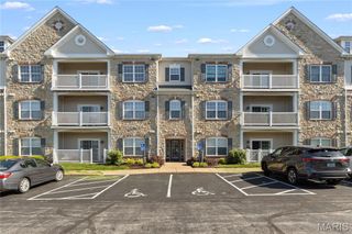 1 Monarch Trace Court 303, Chesterfield, MO 63017