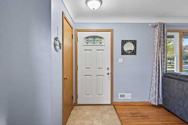 2735 Delaware Avenue, North Saint Paul, MN 55109