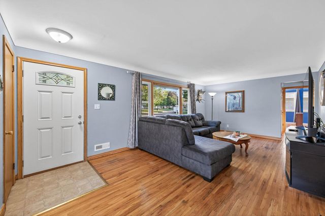 2735 Delaware Avenue, North Saint Paul, MN 55109