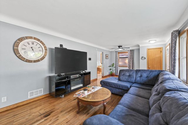 2735 Delaware Avenue, North Saint Paul, MN 55109