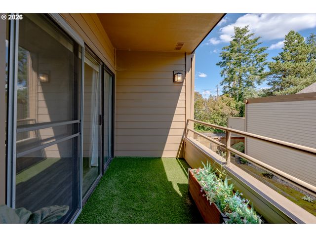 17027 Sw VERSAILLES Ln, Portland, OR 97224