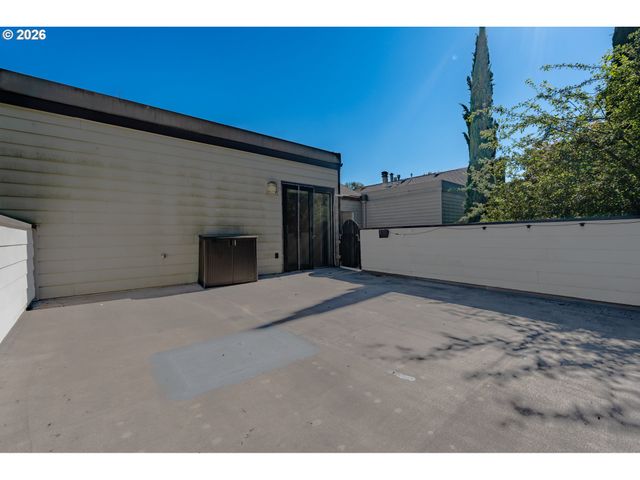 17027 Sw VERSAILLES Ln, Portland, OR 97224