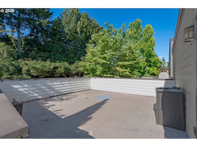17027 Sw VERSAILLES Ln, Portland, OR 97224