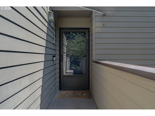 17027 Sw VERSAILLES Ln, Portland, OR 97224