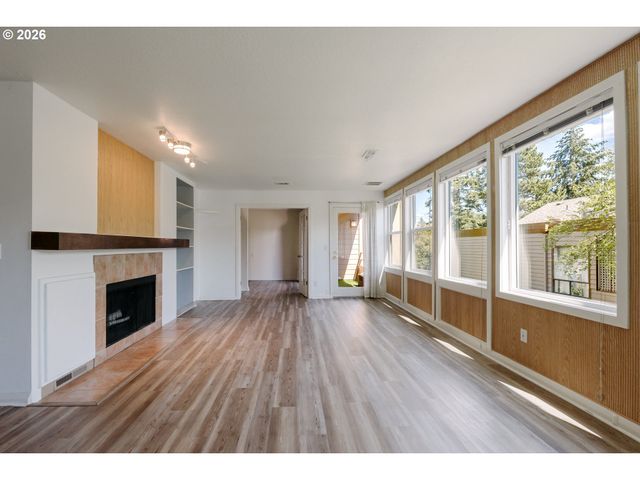 17027 Sw VERSAILLES Ln, Portland, OR 97224