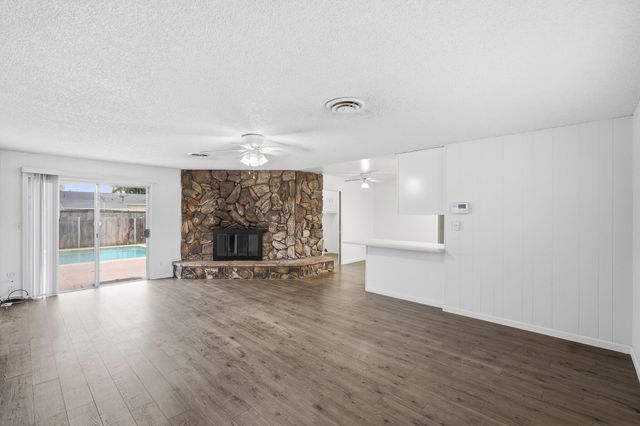 273 E Gannon Drive, Tulare, CA 93274