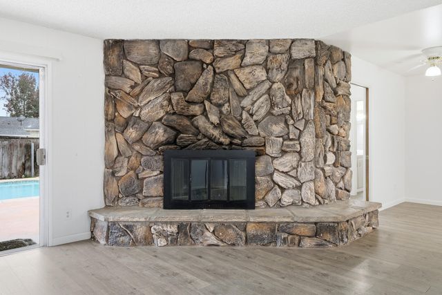 273 E Gannon Drive, Tulare, CA 93274