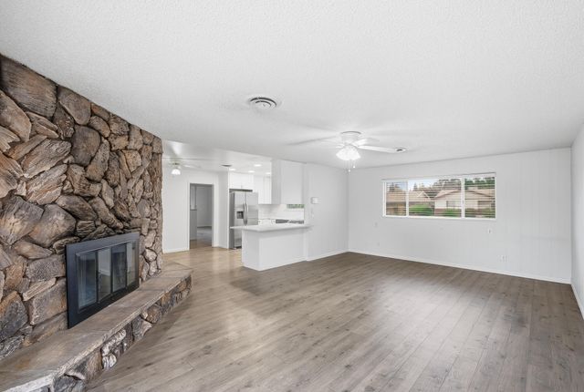 273 E Gannon Drive, Tulare, CA 93274