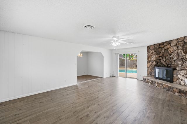 273 E Gannon Drive, Tulare, CA 93274