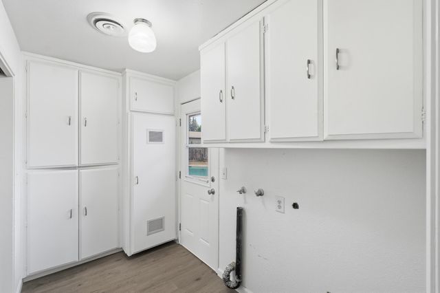 273 E Gannon Drive, Tulare, CA 93274