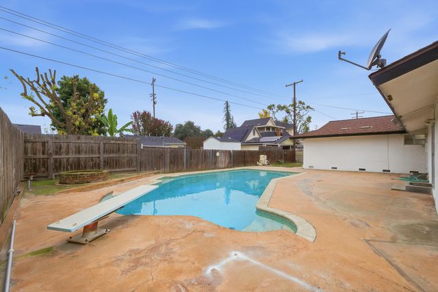 273 E Gannon Drive, Tulare, CA 93274