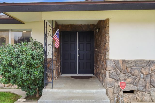 273 E Gannon Drive, Tulare, CA 93274