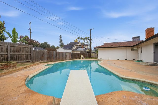 273 E Gannon Drive, Tulare, CA 93274