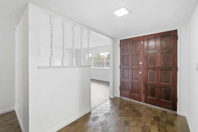 273 E Gannon Drive, Tulare, CA 93274