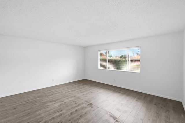 273 E Gannon Drive, Tulare, CA 93274