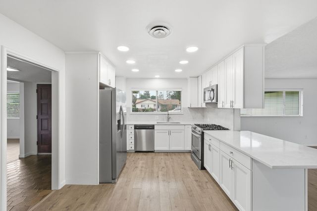 273 E Gannon Drive, Tulare, CA 93274