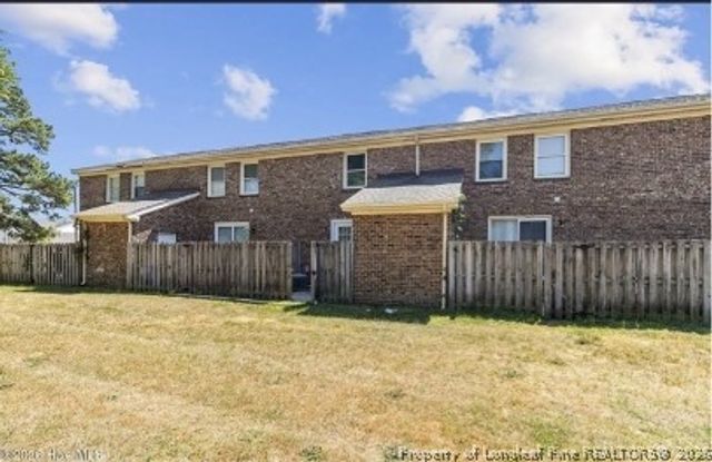 422 Kirkcaldy Court, Fayetteville, NC 28314