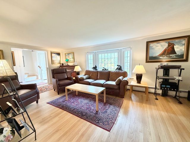 32 Moore Road, Wayland, MA 01778