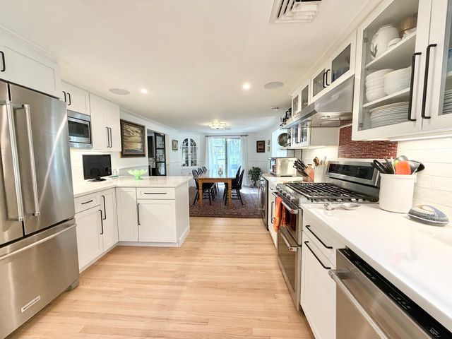 32 Moore Road, Wayland, MA 01778
