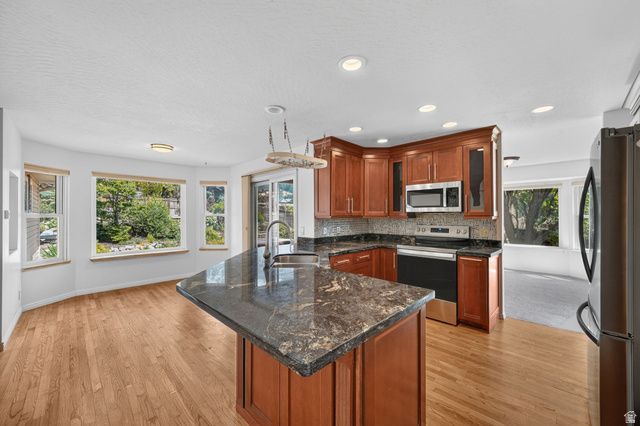 10043 S GRANITE LN, Sandy, UT 84092