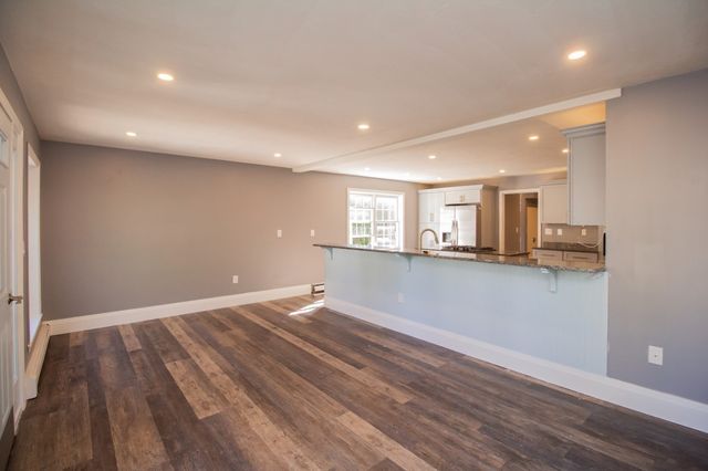 126 Sears Island Dr, Worcester, MA 01606
