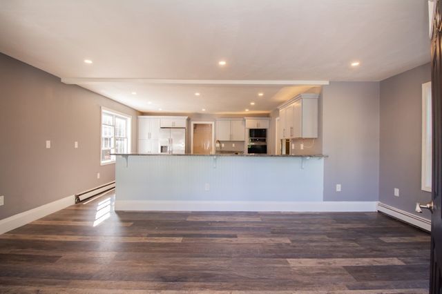 126 Sears Island Dr, Worcester, MA 01606