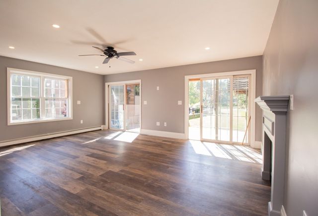 126 Sears Island Dr, Worcester, MA 01606