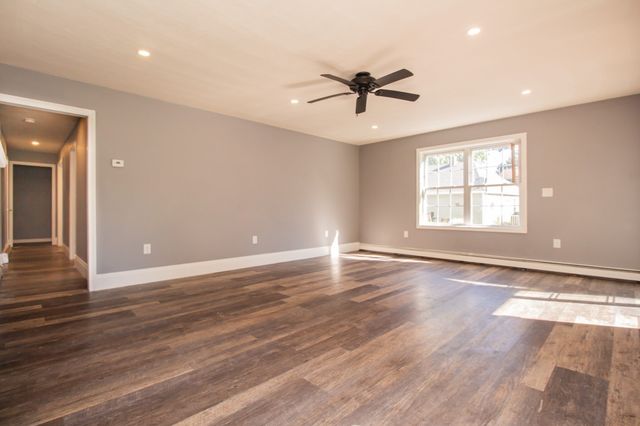 126 Sears Island Dr, Worcester, MA 01606