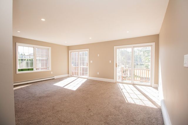 126 Sears Island Dr, Worcester, MA 01606