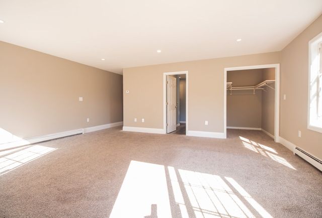 126 Sears Island Dr, Worcester, MA 01606