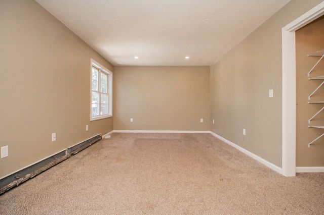 126 Sears Island Dr, Worcester, MA 01606