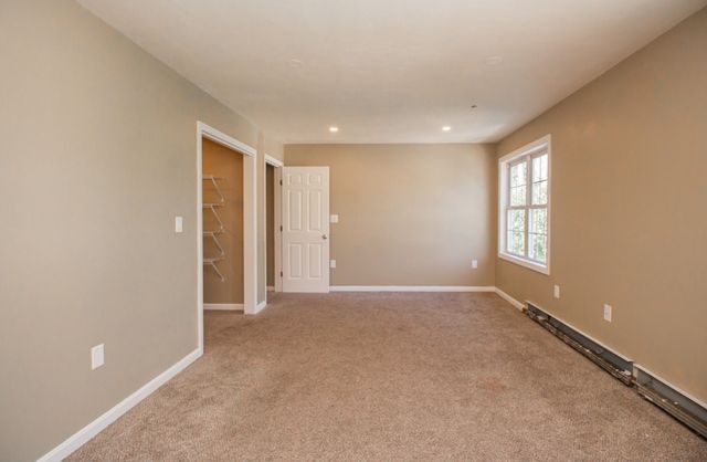 126 Sears Island Dr, Worcester, MA 01606