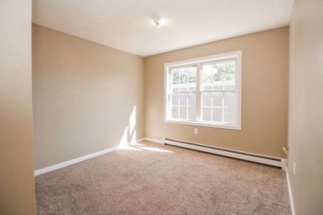 126 Sears Island Dr, Worcester, MA 01606